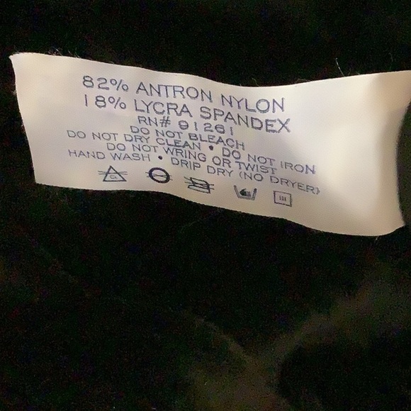 Zuliana Size Medium Velvet Mini Skirt. Made in USA. New with Tags. - Picture 8 of 8